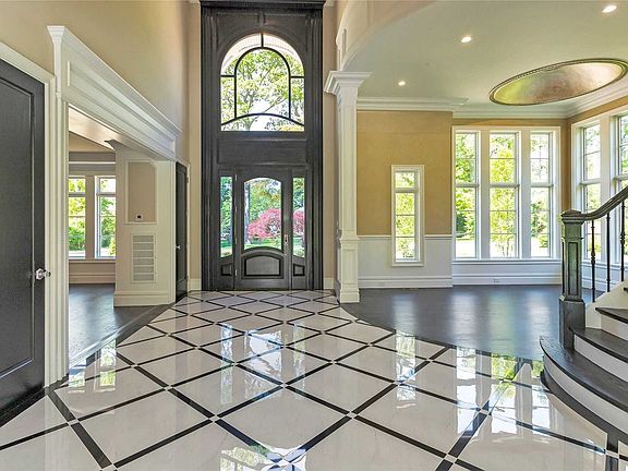 3rd image of 7 Meadowbrook Ln