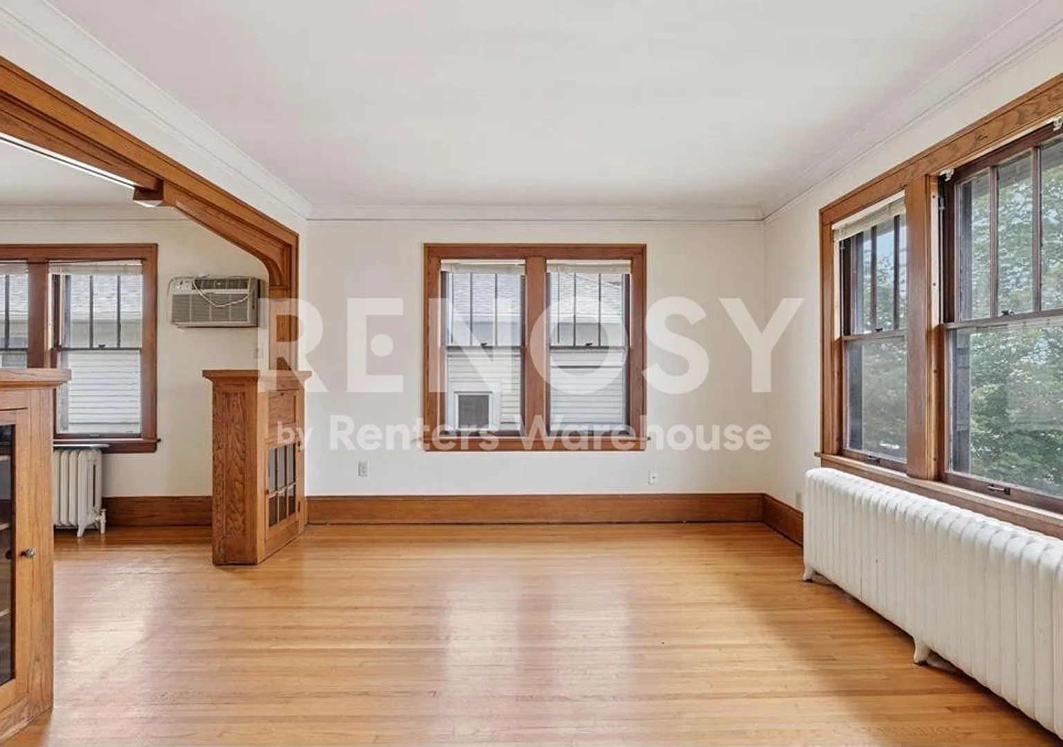 Spacious 2 Bedroom 1 Bath Upper Level Duplex in St. Paul — Photo 3