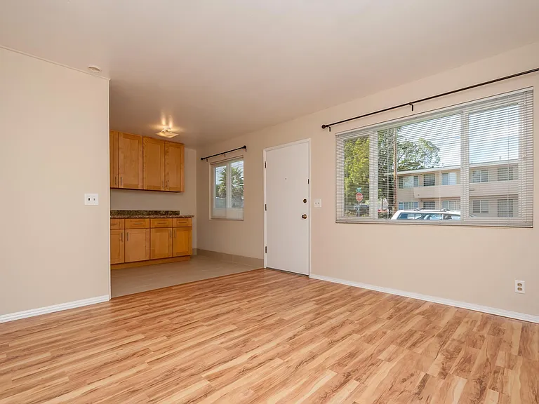 4 E 41st Pl — Photo 8