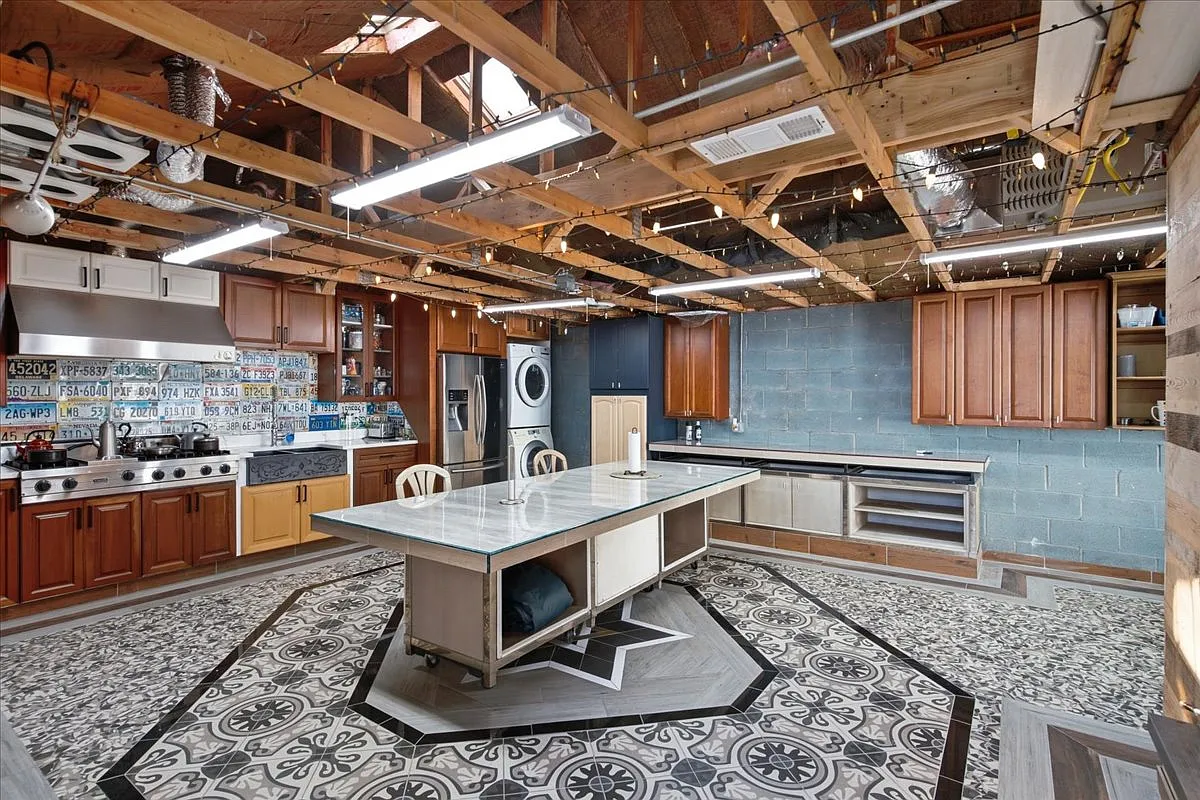 Studio, 650 sqft, $1,750 — Photo 1