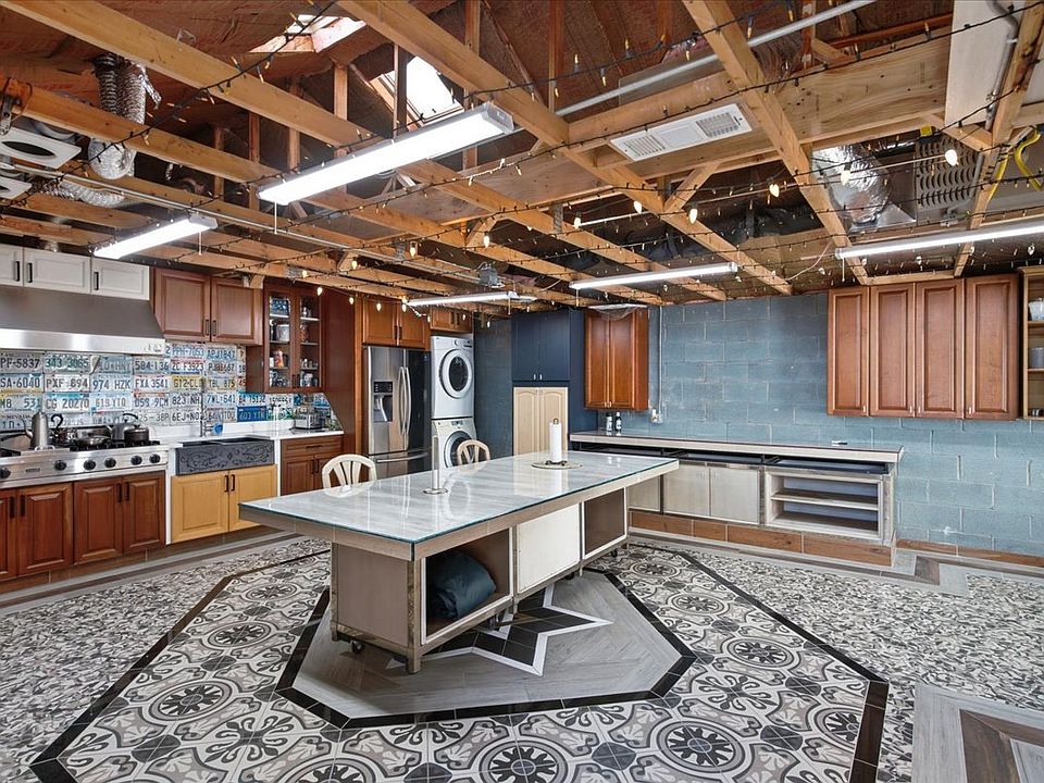 1st image of 2939 N Hamlin Ave #3