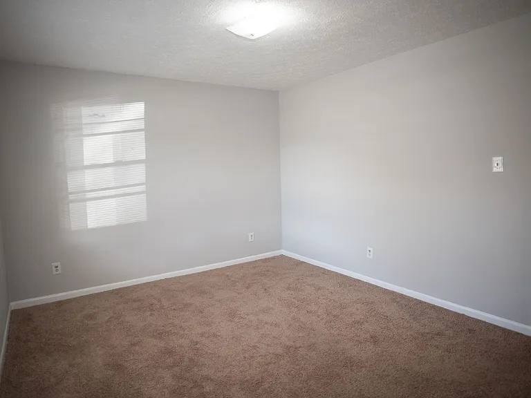 1133 Berkshire Rd — Photo 12