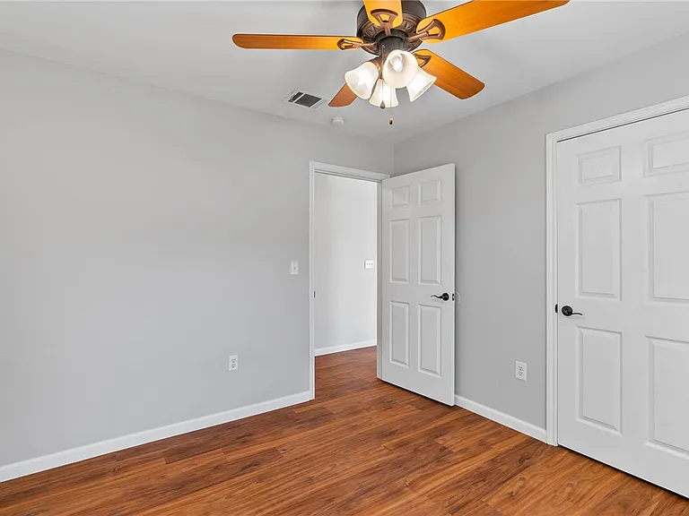 804 Avenue B — Photo 29