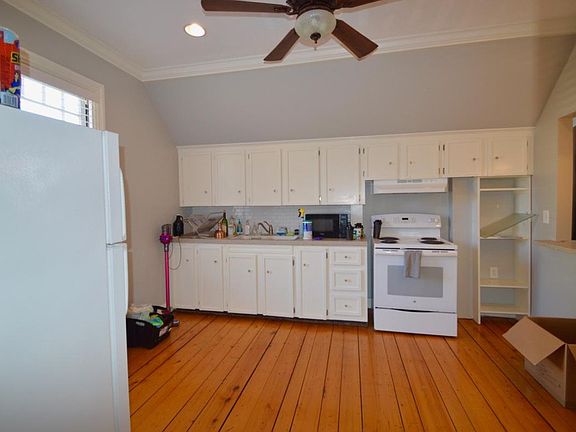 Large eat in kitchen with great light