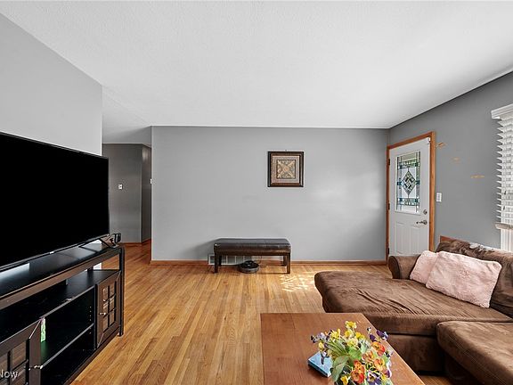 3rd image of 26261 Aaron Dr