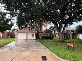 6105 Comfort Dr, Fort Worth, TX 76132