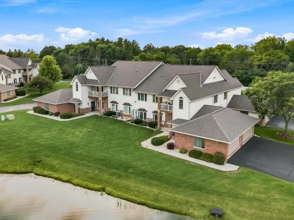 827 Cheyenne AVENUE #D, Grafton, WI 53024