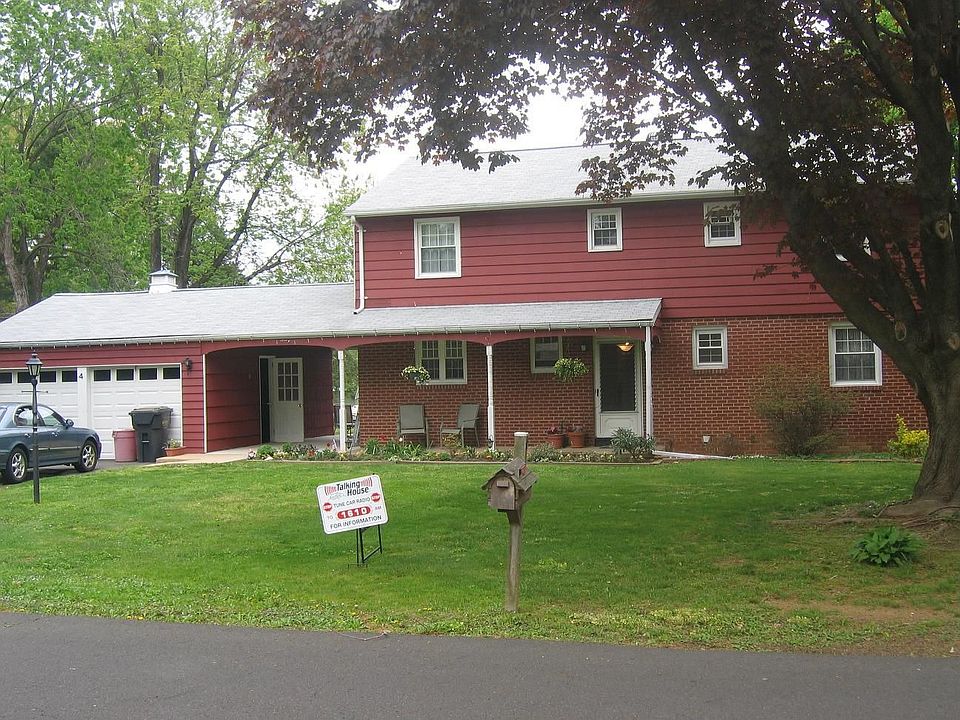2000+ Sq Ft Colonial & Garage