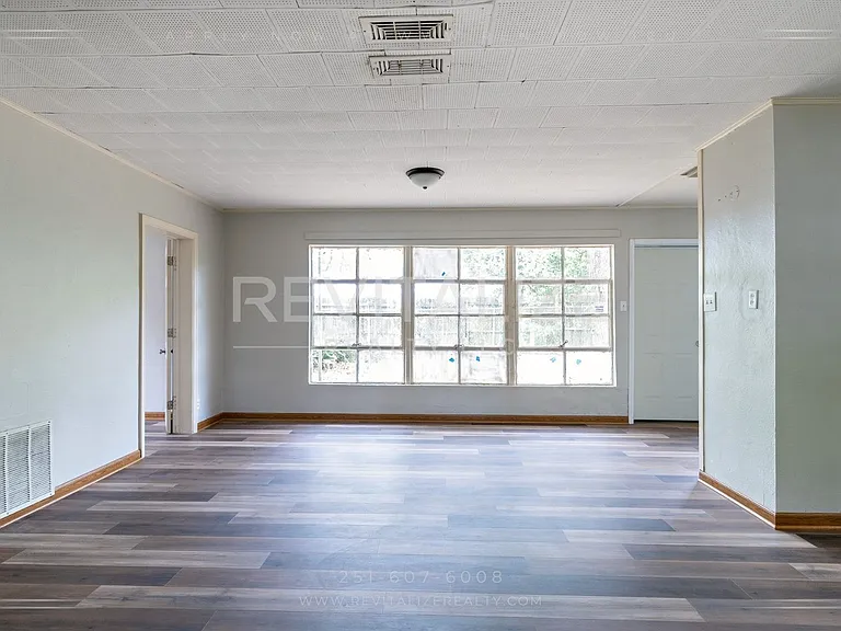 3230 Greenleaf Ct — Photo 6