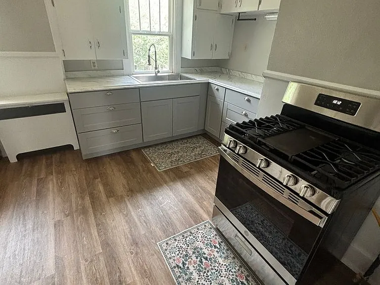 760 N 7th St — Photo 2
