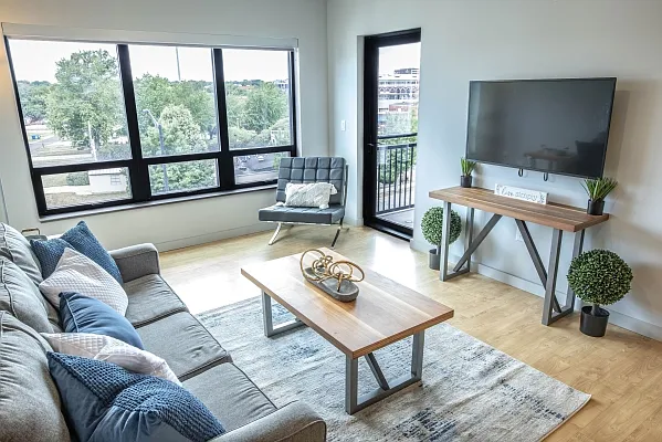 302 S 1st St #411 — Photo 6