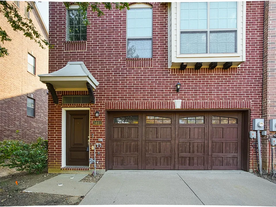 1441 Fox Run Dr