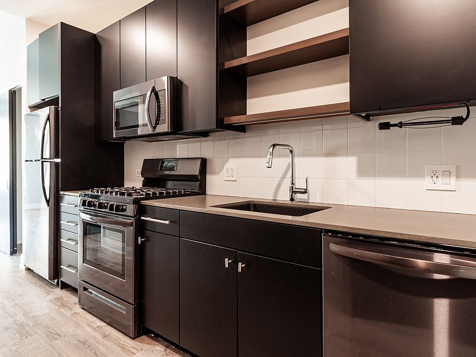 1st image of 943 W Belmont Ave #605
