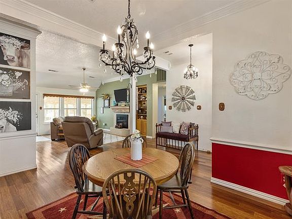 2nd image of 2813 Whispering Creek Ln