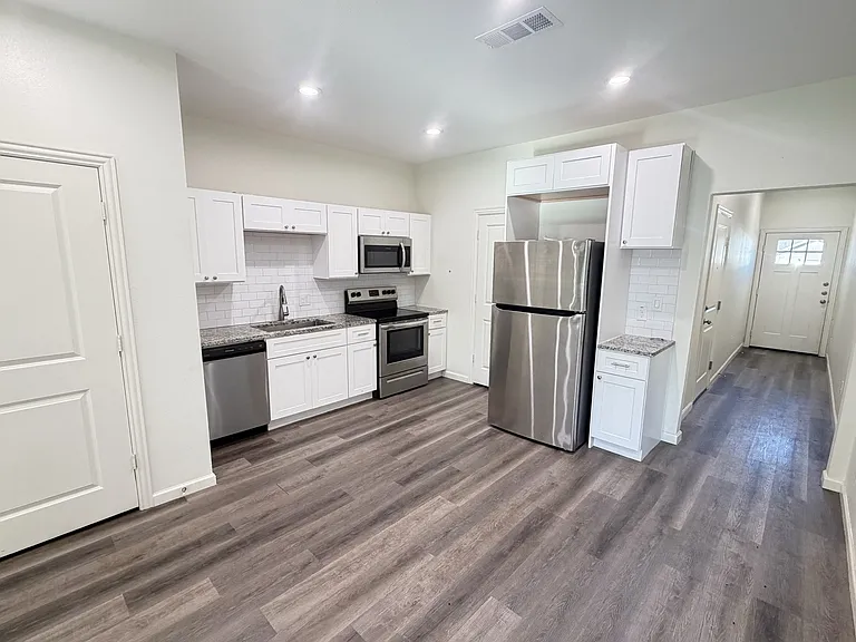 3445 Frazier Ave — Photo 13