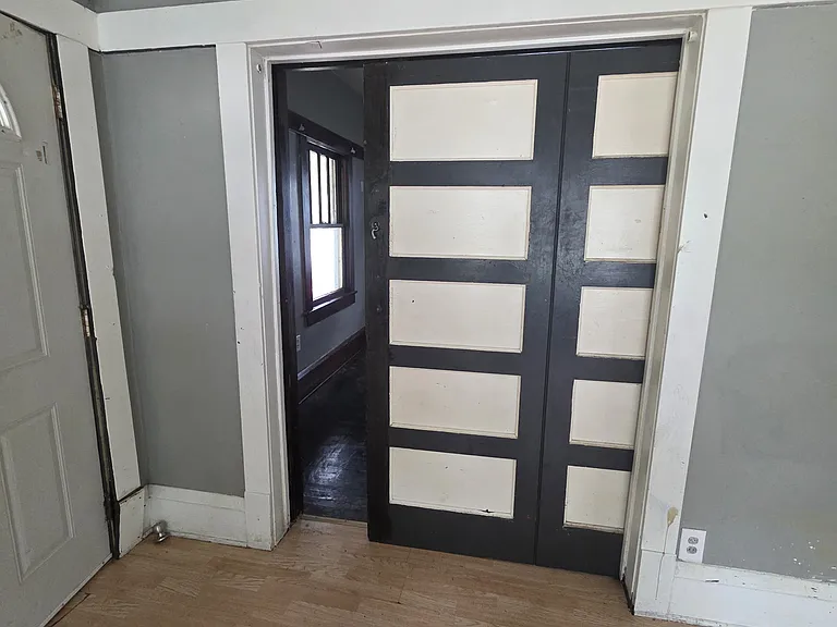 1303 E Hickory St — Photo 35
