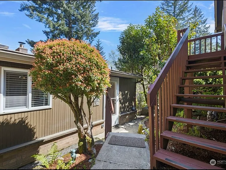 Alder Dr — Photo 15
