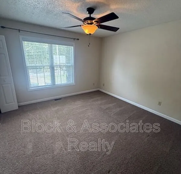1716 Sunny Ln — Photo 5