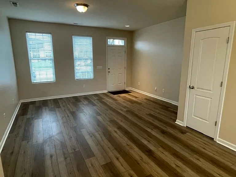 9507 Longstone Ln — Photo 3