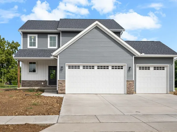 4711 Willow Cir, Davenport, IA 52806