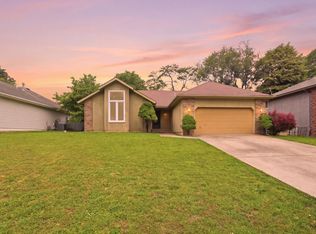 3463 S Meadowlark Avenue, Springfield, MO 65807