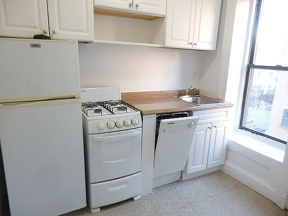 2nd image of 456 W 45th St #5RN