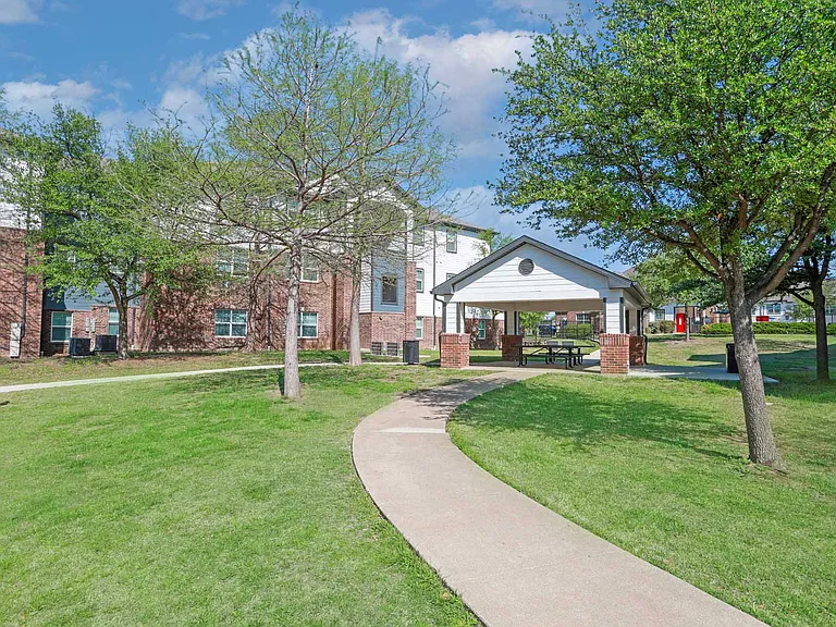Worthington Point Apartments — Photo 16