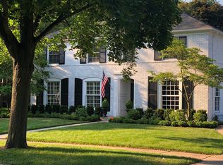 216 Stephens Rd, Grosse Pointe Farms, MI 48236