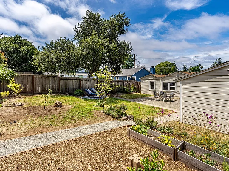 1410 Banks Ave — Photo 39