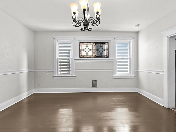 5th image of 18 Alexander St #18