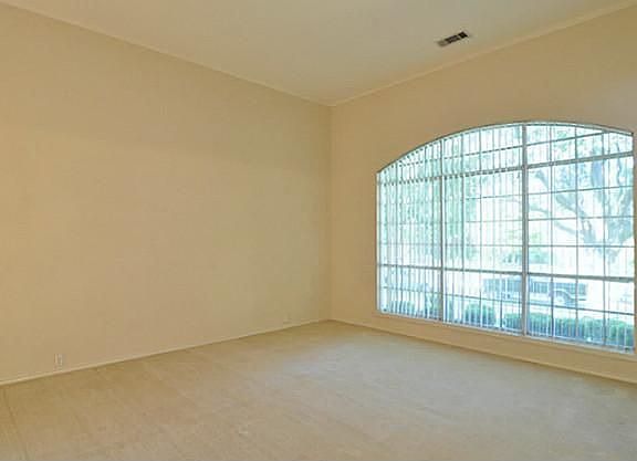 3rd image of 2709 Wexford Dr
