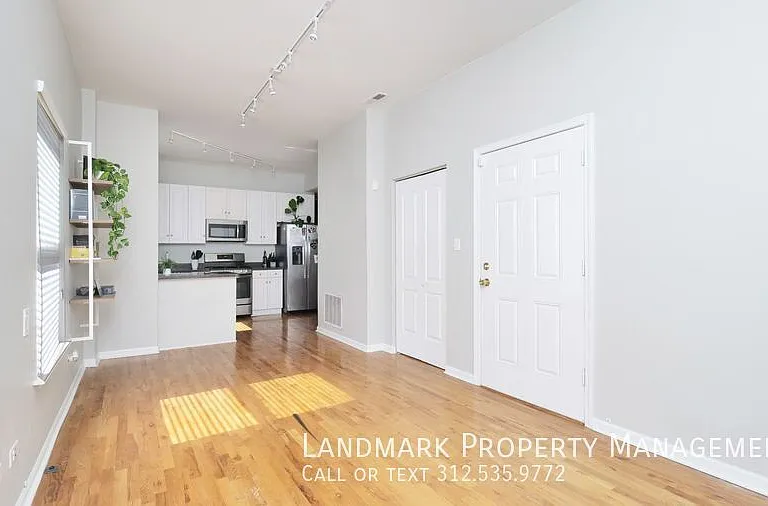 4537 S King Dr #3 — Photo 8
