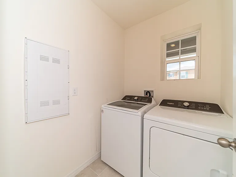 1181 Cascades Ave — Photo 6