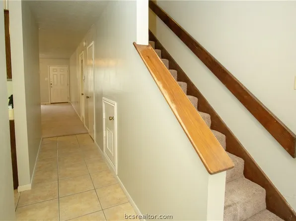 1801 Woodsman Dr APT D, College Station, TX 77840