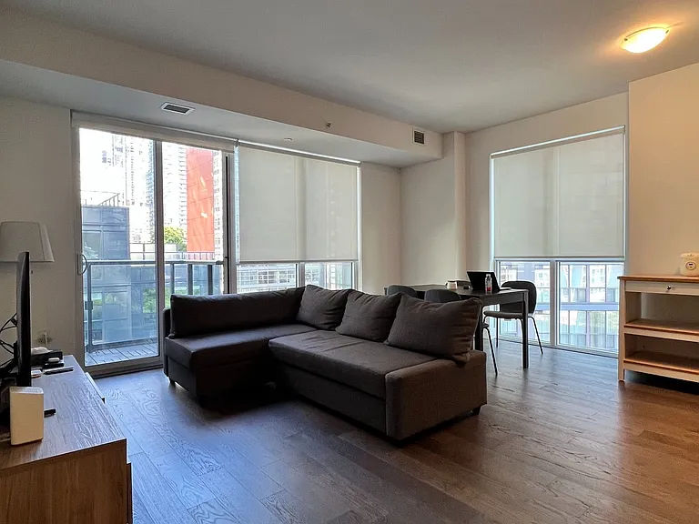 955 Bay St #607 — Photo 5