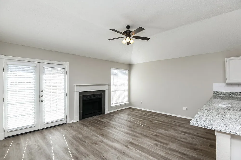 3 bed, 2.0 bath, 1772 sqft, $2,345 — Photo 3