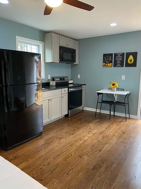 Studio, 575 sqft, $1,200 — Photo 3