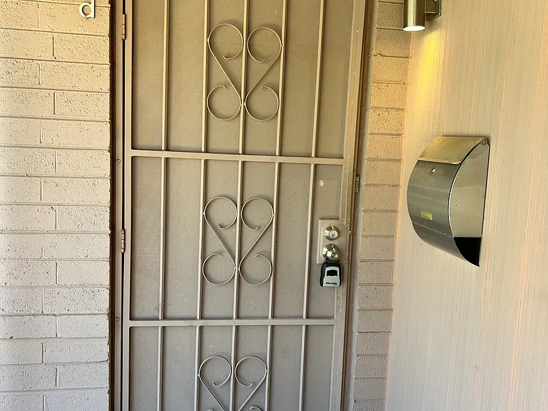 439 W Osborn Rd — Photo 18