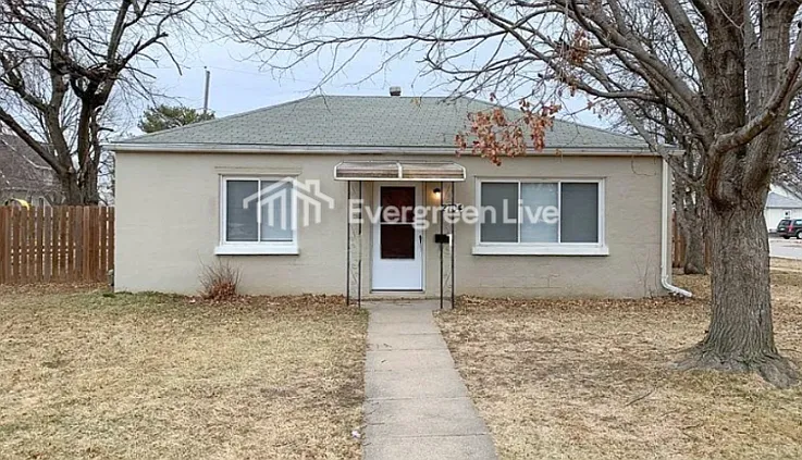 2 bed, 1.0 bath, 891 sqft, $1,345 — Photo 2