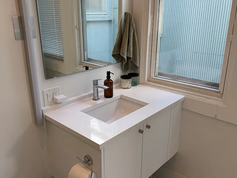 1856 W Chicago Ave #4F — Photo 8
