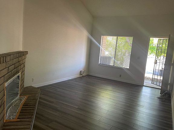 4th image of 4936 Saddlerock Way