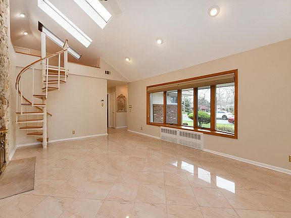 4th image of 1089 Walden Pl