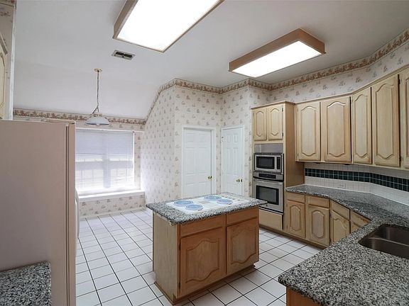 5th image of 1728 Bennington Dr