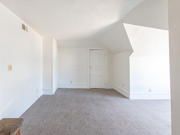 5th image of 7 Westmoor Dr