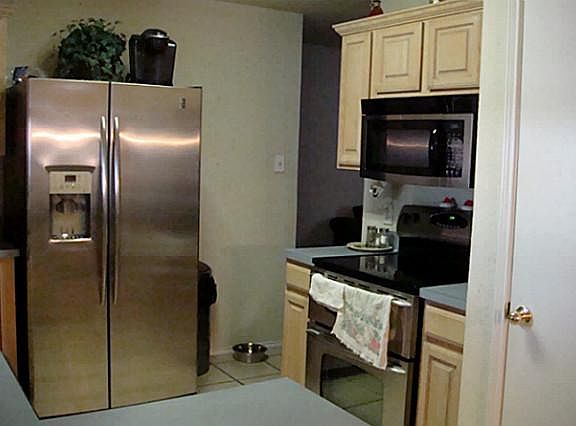 4th image of 1305 Downwood Dr