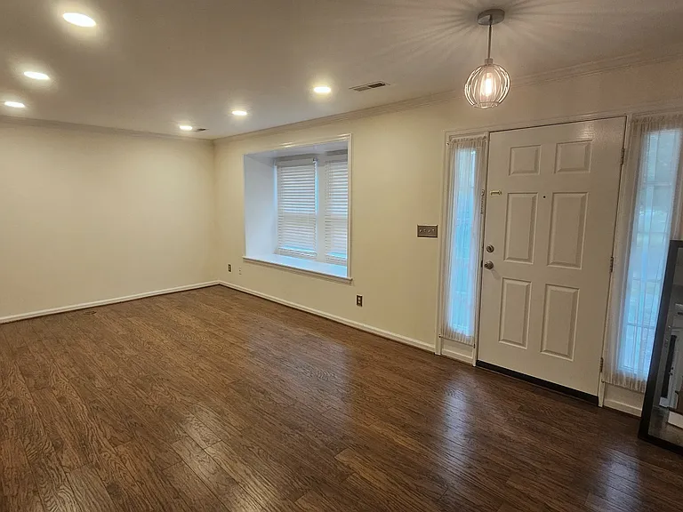 3210 Gateway Cir #1 — Photo 2