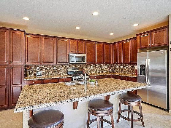 4th image of 665 N Claret Ln