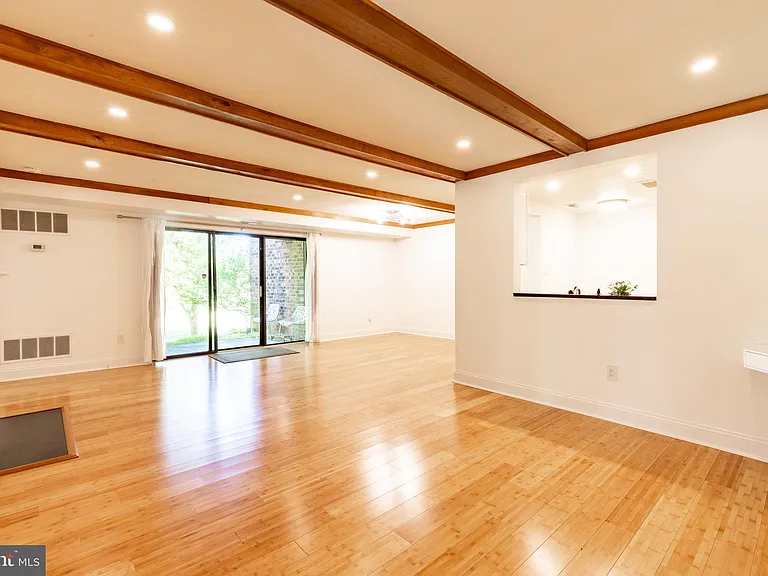504 Mountainview Dr #504 — Photo 3