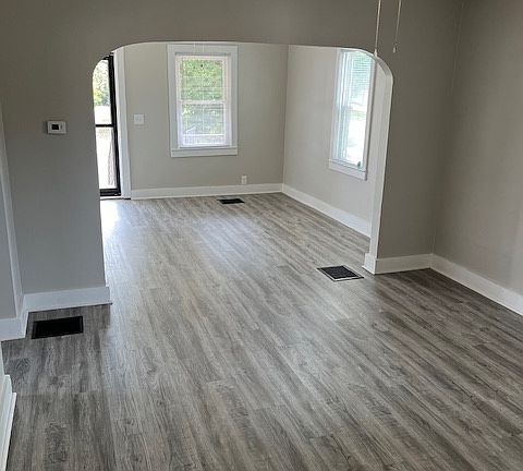4th image of 801 Jackson St
