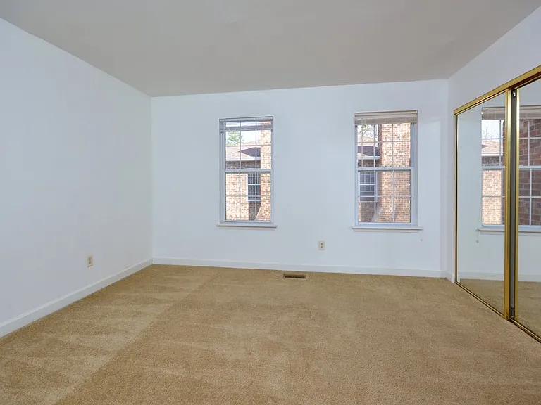 425 Summerwalk Cir — Photo 28